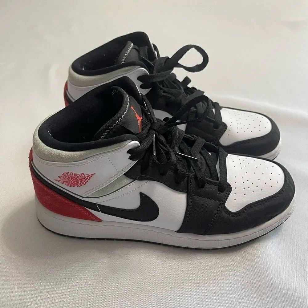 Nike Air Jordan Retro 1 Black Toe Size 6Y